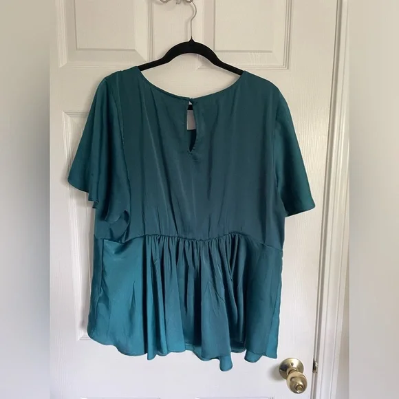 NWOT Torrid shiny blue blouse size 2 - Picture 6 of 6